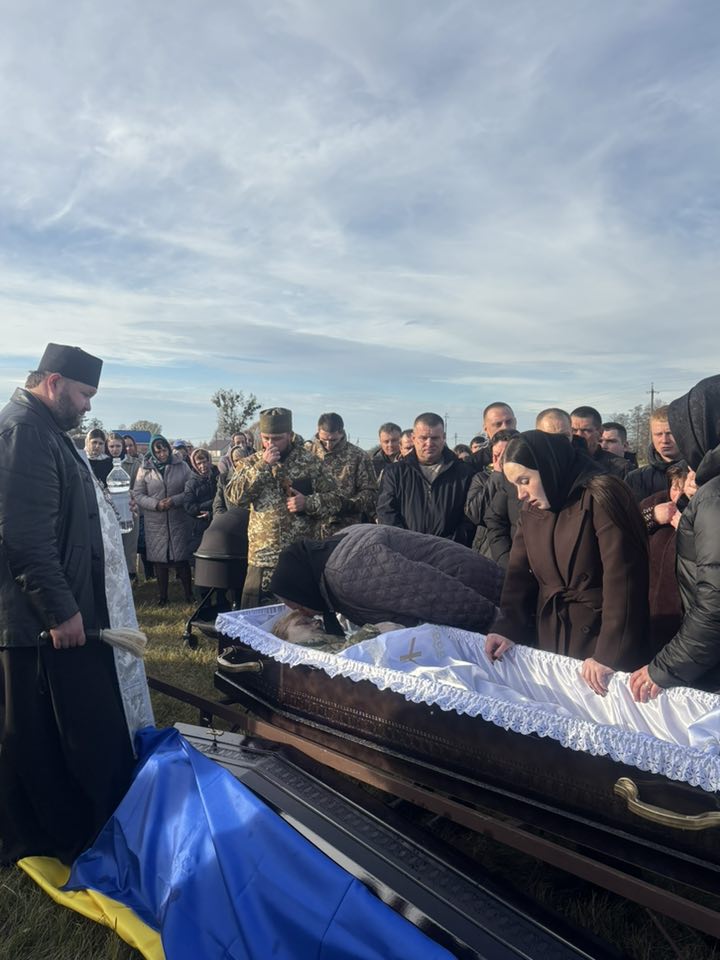 До останнього подиху боронив Україну: на Волині попрощалися із загиблим Героєм Іваном Кіпенем