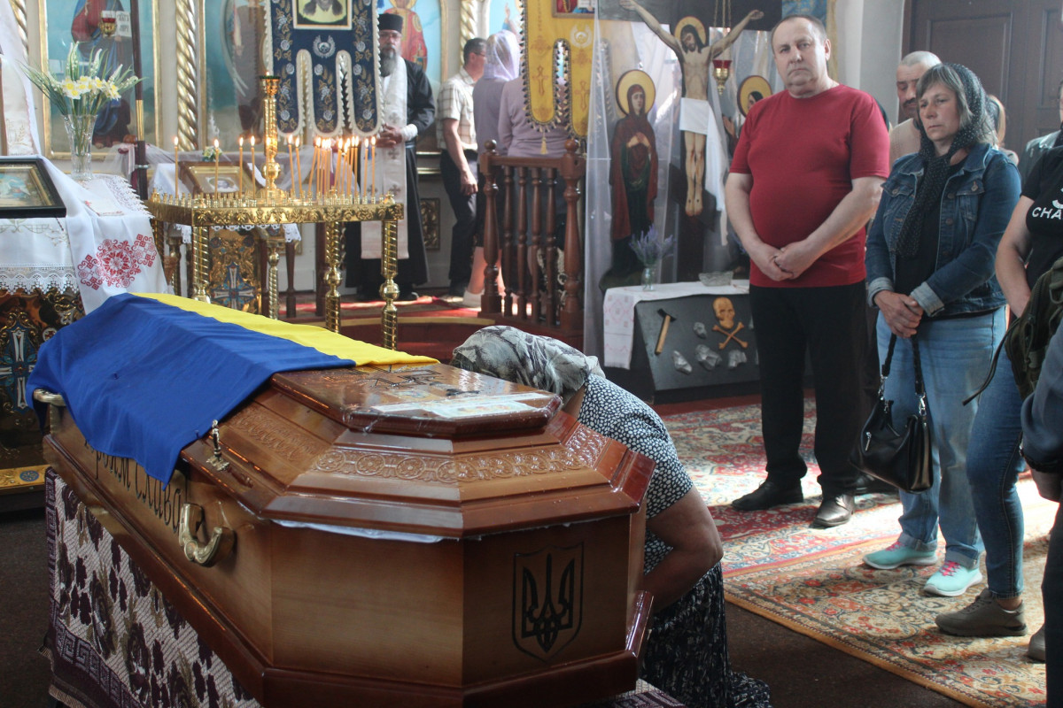 Рік і три місяці вважався зниклим безвісти: на Волині в останню земну путь провели Героя Павла Герасимчука