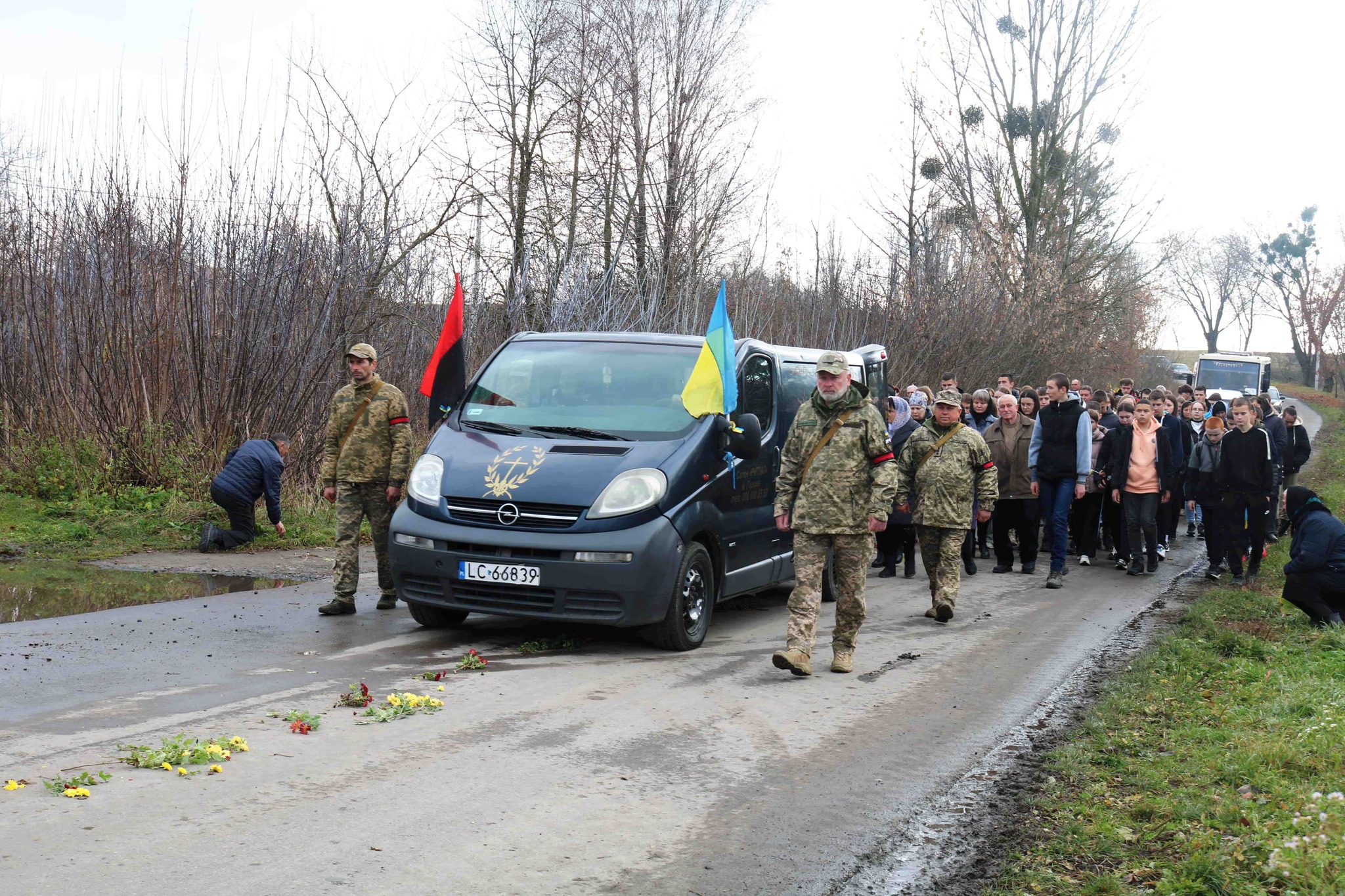 Маленька донечка втратила батька: на Волині попрощались з Героєм, який майже рік вважався зниклим безвісти