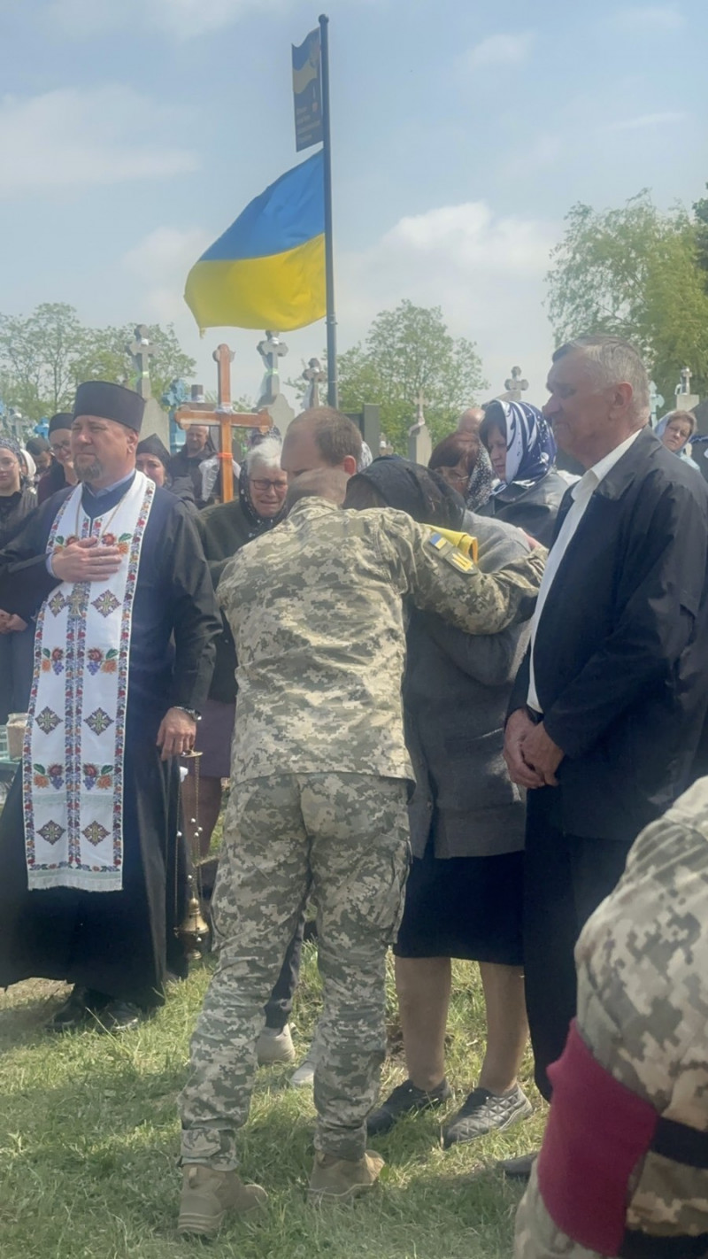 Устилузька громада попрощалася із захисником України Олександром Сачуком