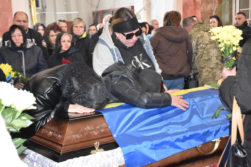 Загинули у 2024 році: у Луцьку попрощалися із двома Героями — Валентином Кравцем та Максимом Діковим
