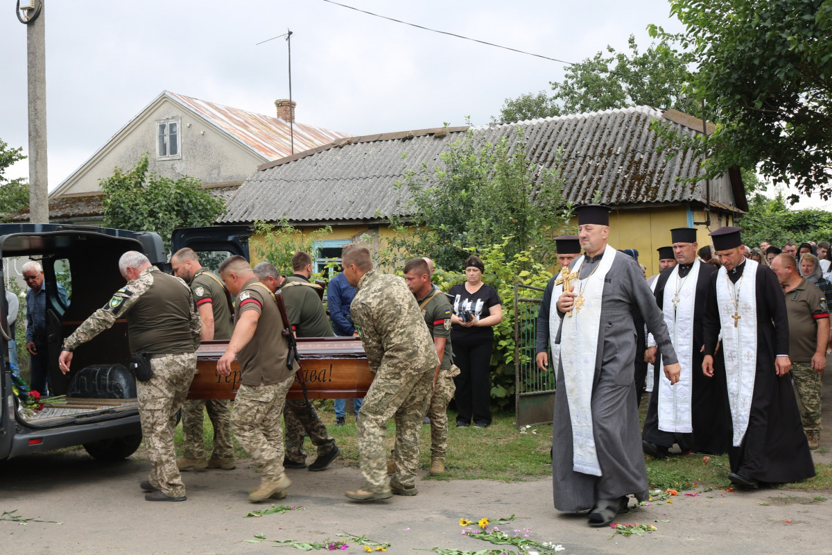 На Волині усе село зійшлося провести в останню путь загиблого Героя, ветерана МВС Ігоря Біду