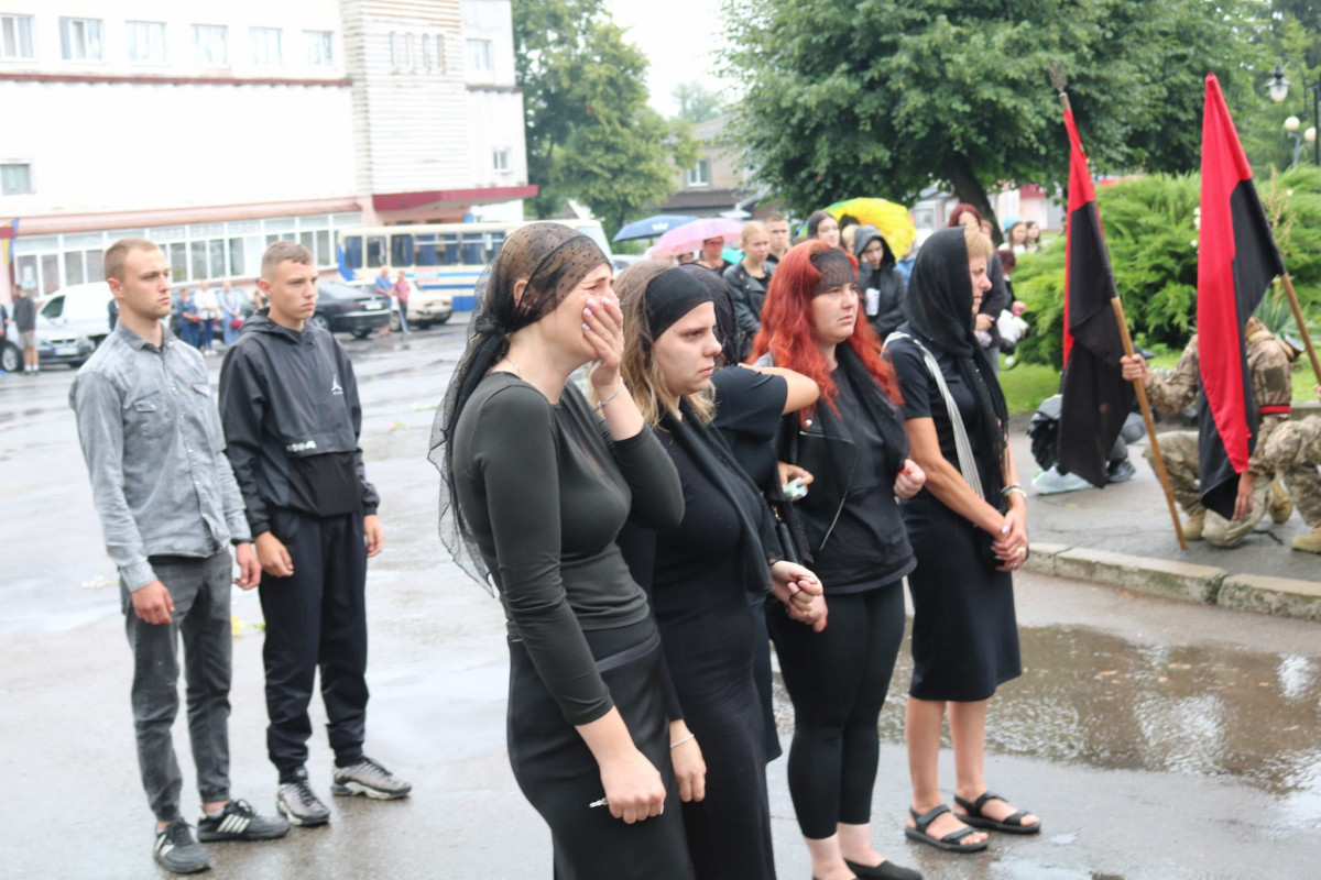 Навіки 30: на Волині в останню дорогу провели молодого військовослужбовця Віталія Прокопенка