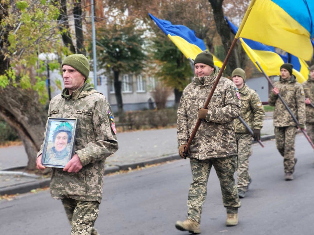 Заповів поховати на Волині і поставити на могилі козацький хрест: провели в останню путь Героя Сергія Голядинця