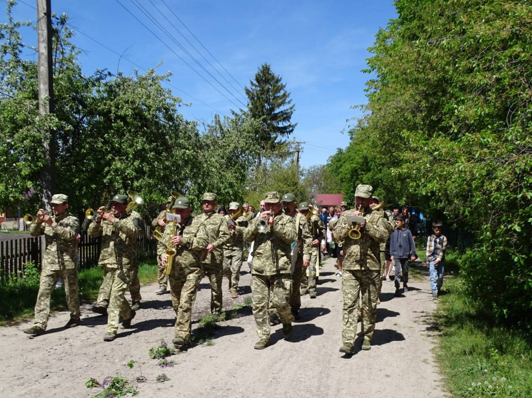 Родина дочекалася Героя - волиняни попрощалися із полеглим Героєм Василем Криницьким