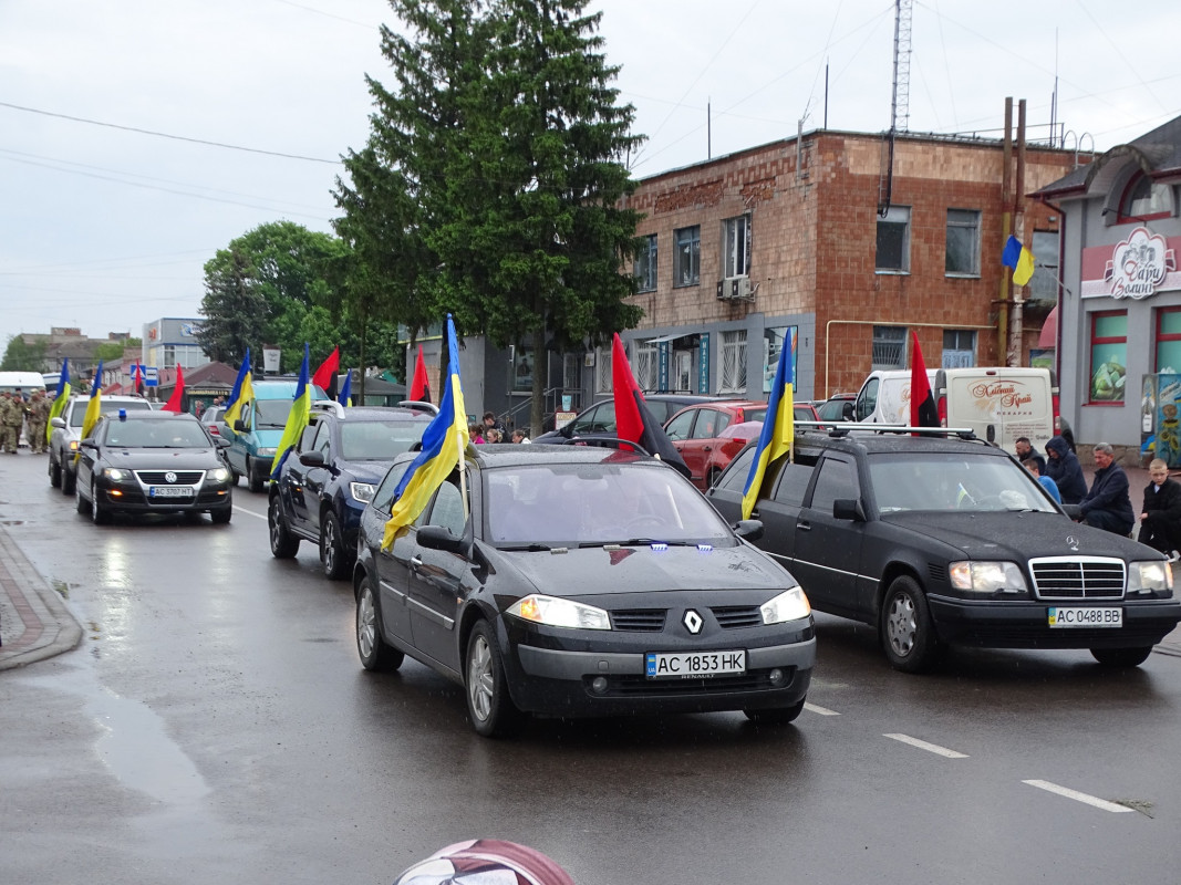 Став до лав ЗСУ після звістки про зникнення безвісти брата: на Волині поховали 23-річного Героя Любомира Дячука