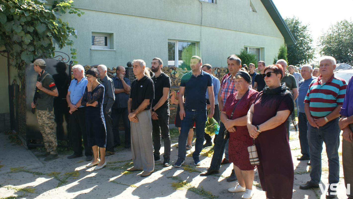 Мав незабаром одружитися: у Рожищі попрощалися із загиблим захисником Юрієм Франком