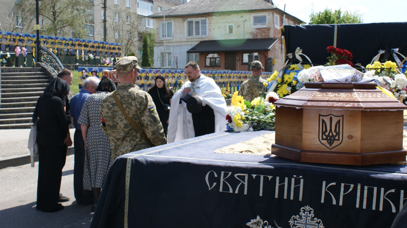 Після 789 днів очікування: на Волині провели в останню дорогу 21-річного Героя Івана Бречка