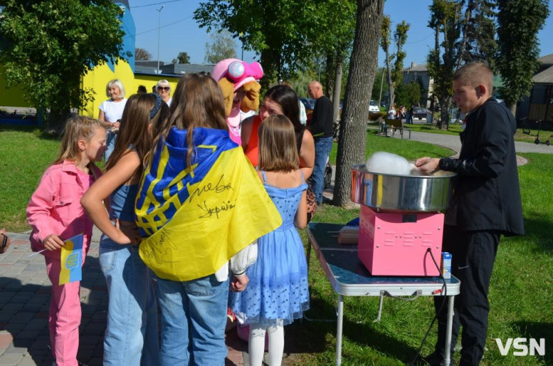 В місті на Волині на благодійному святі зібрали майже 150 тисяч гривень для ЗСУ. Фоторепортаж