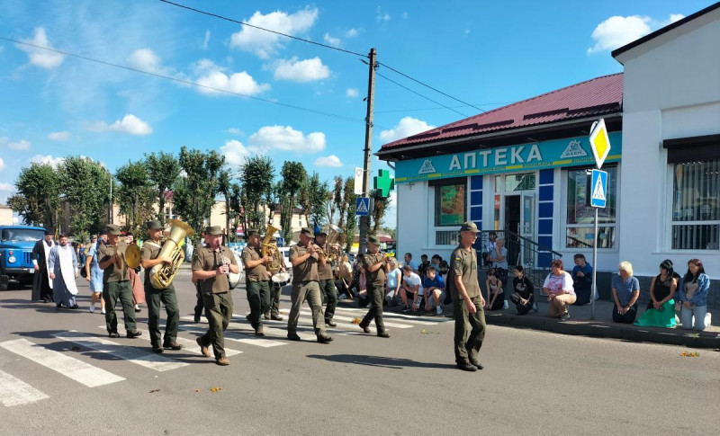 Рожищенська громада провела в останню земну дорогу свого наймолодшого захисника Івана Перія