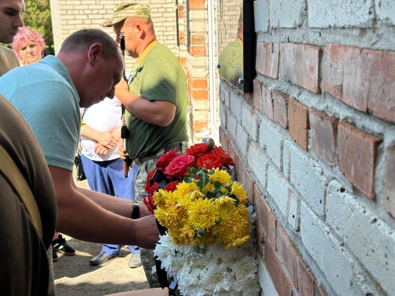 У ліцеї на Волині відкрили меморіальну дошку загиблому захиснику Михайлу Водоносу
