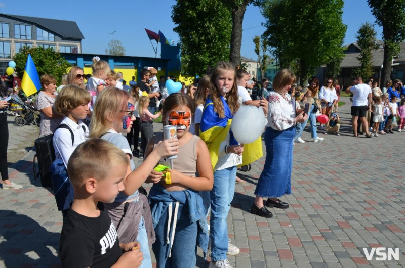 В місті на Волині на благодійному святі зібрали майже 150 тисяч гривень для ЗСУ. Фоторепортаж