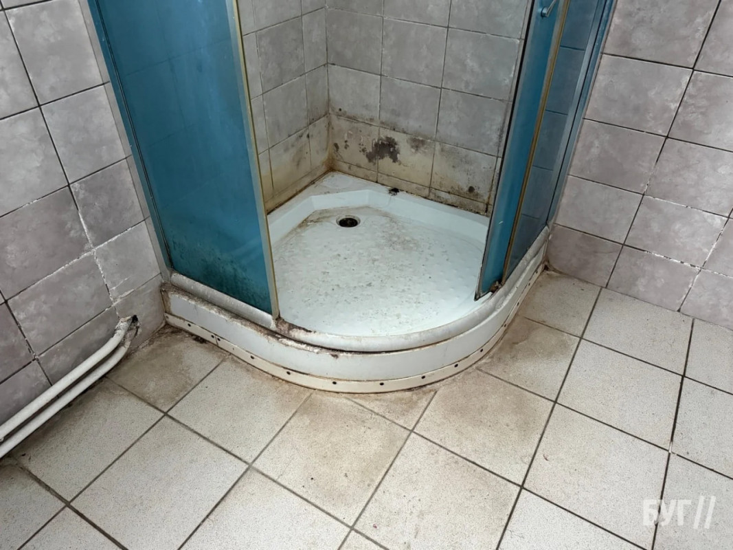 Порожні зали, сміття і зірване майно: що залишила УПЦ МП в Успенському соборі у Володимирі. Фото