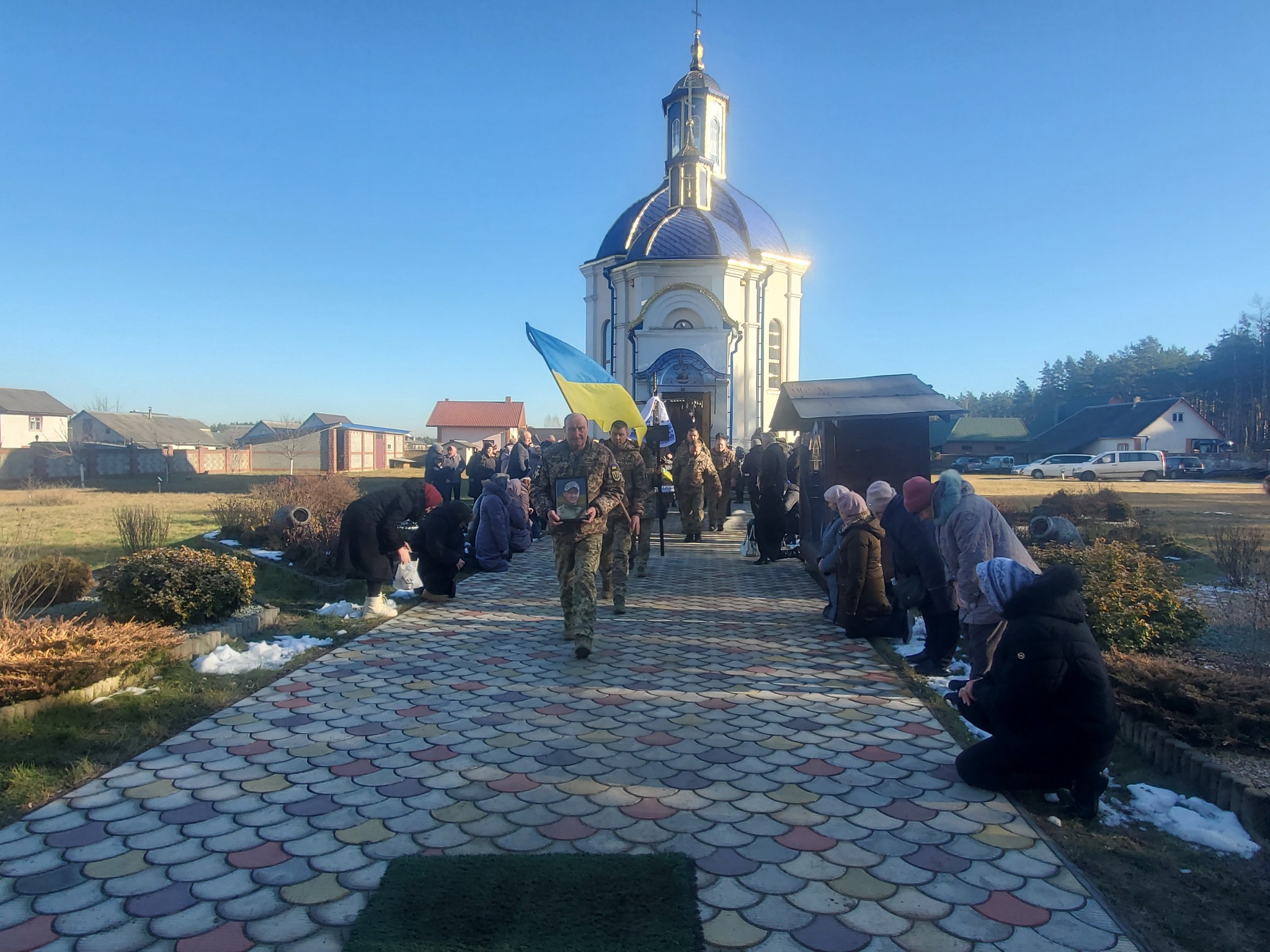 Більше року вважався безвісти зниклим: на Волині в останню дорогу провели 40-річного Героя Анатолія Семенюка