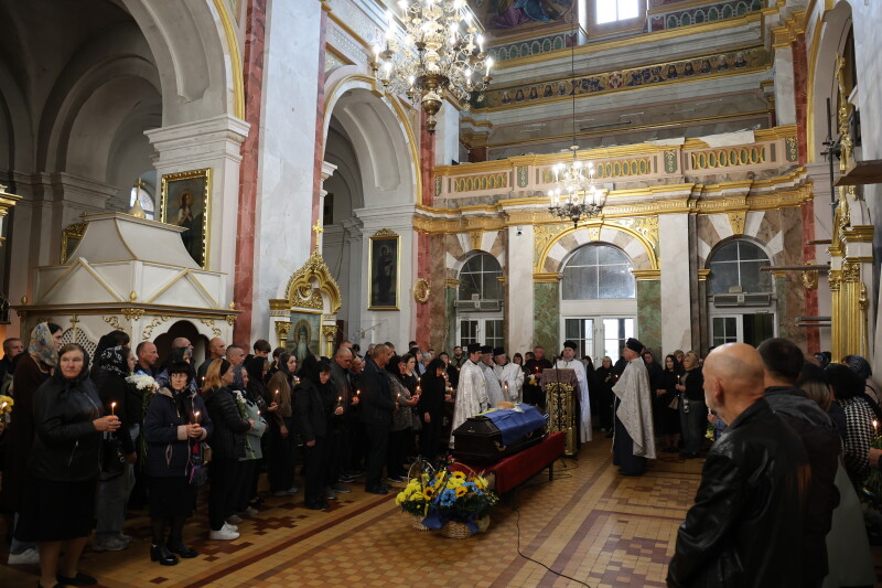 Загинув більше року тому: у Луцьку попрощалися з полеглим на війні Героєм Чижуком Володимиром