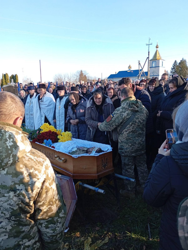 Важке поранення забрало життя: на Волині все село зійшлося провести в останню дорогу Героя Юрія Годлевського