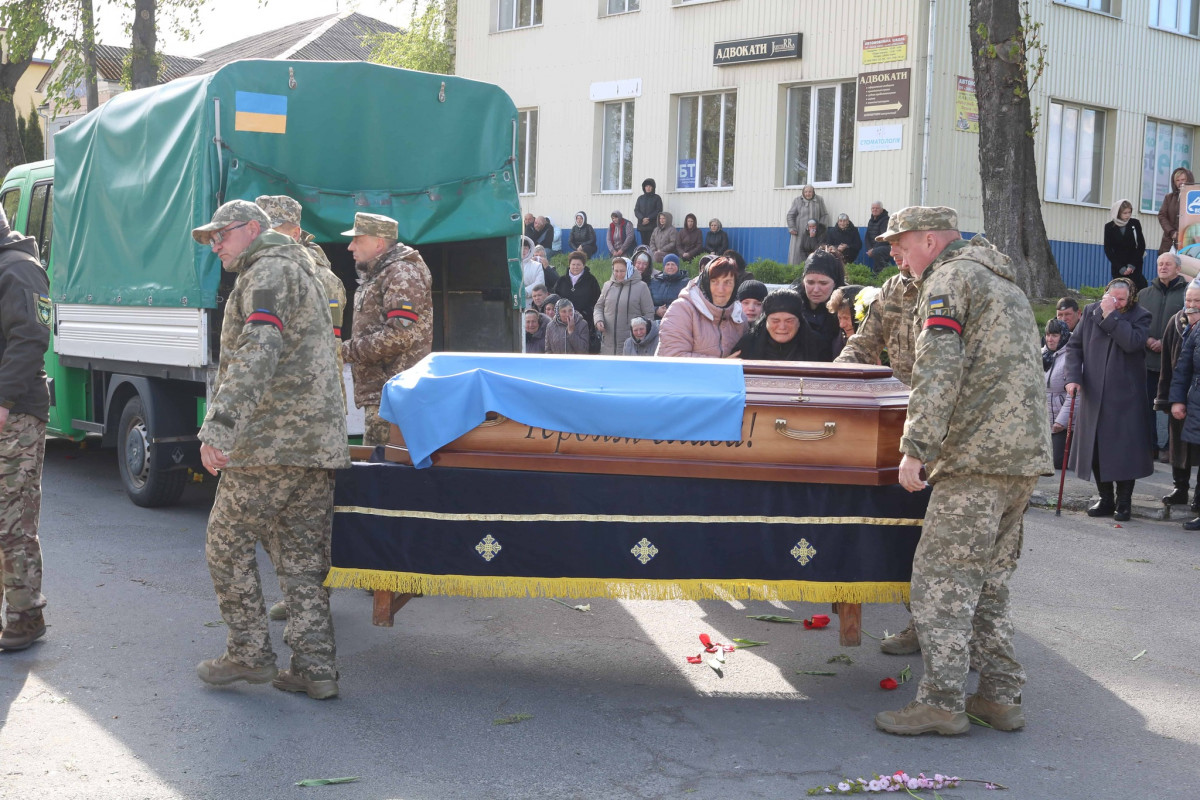 На Волині провели в останню дорогу захисника Івана Гутверта
