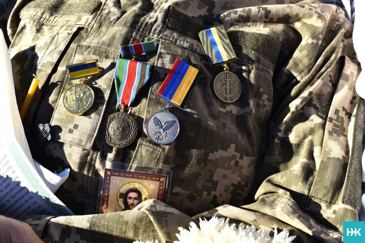 Смерть спіткала не на полі бою, а на відносно мирній території: на Волині попрощались з Героєм Іваном Андрусиком
