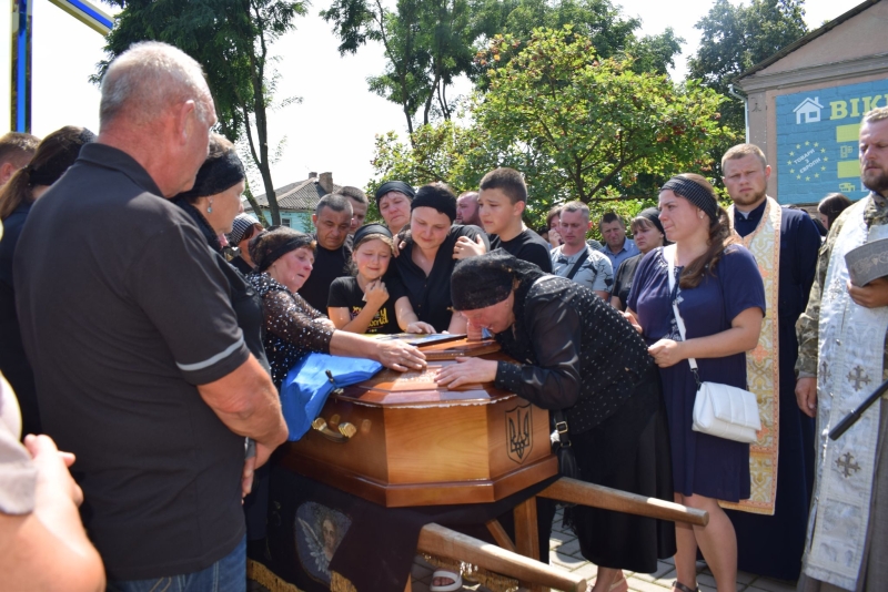 Люблячий чоловік, тато і вірний товариш: на Волині попрощалися з Героєм Сергієм Мельничуком