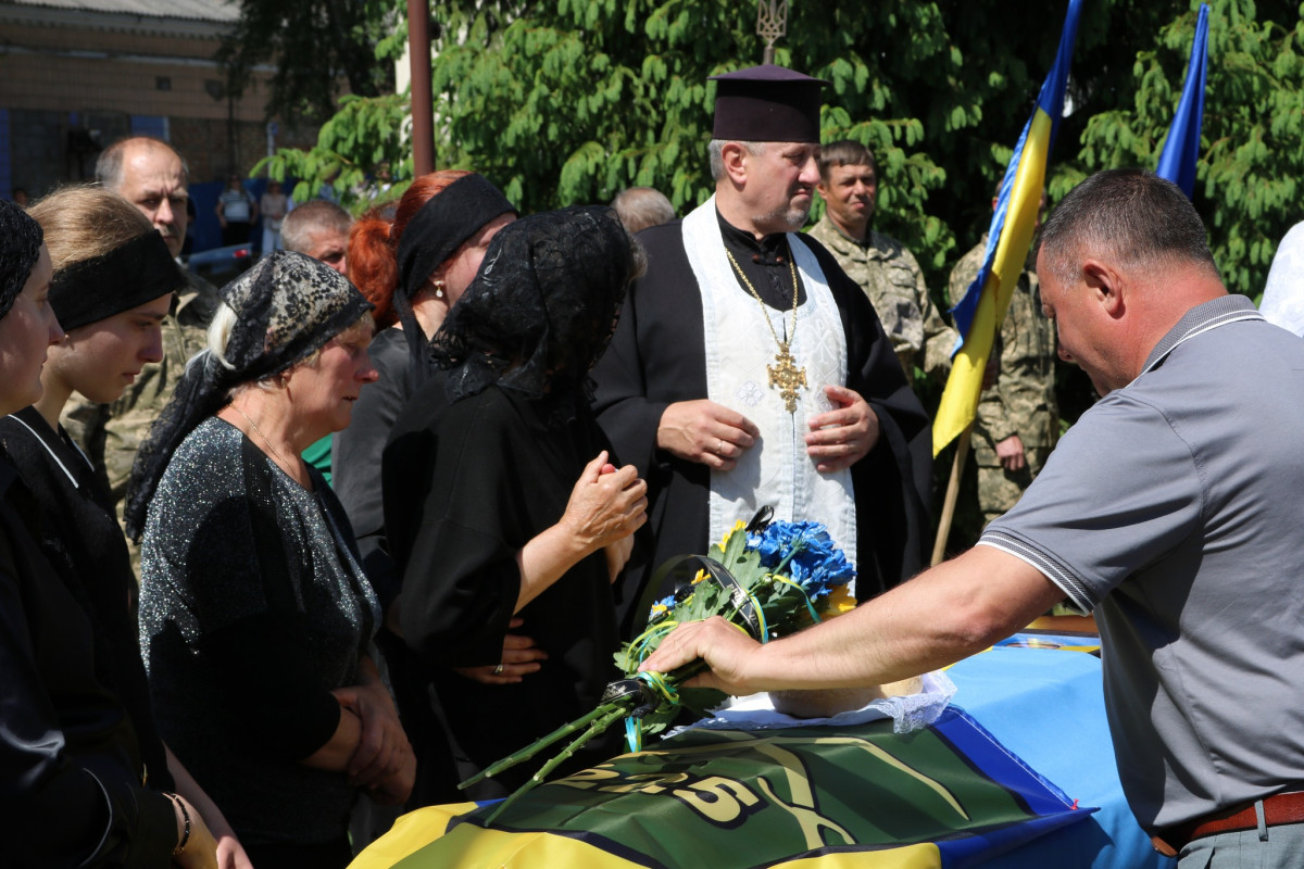 Понад 2 роки вважався зниклим безвісти: на Волині поховали воїна Віктора Миколайчука
