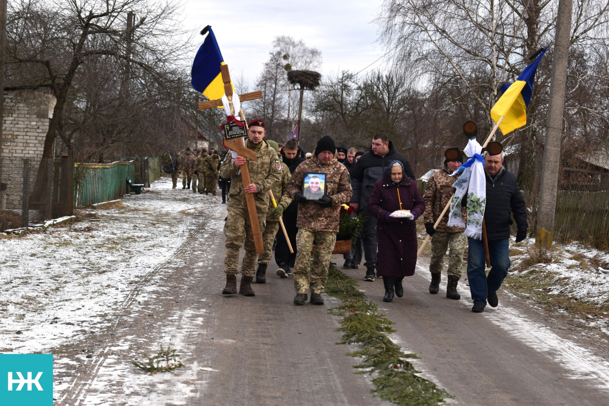 Зійшлося усе село: на Волині в останню дорогу провели полеглого на Курщині молодого Героя Сергія Зімича