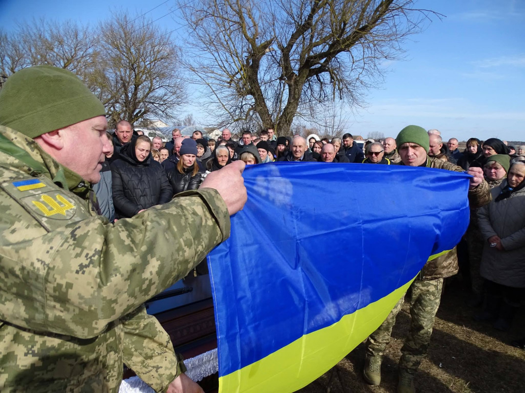 Після довгих місяців невідомості: на Волині провели в останню путь захисника Віталія Дудика