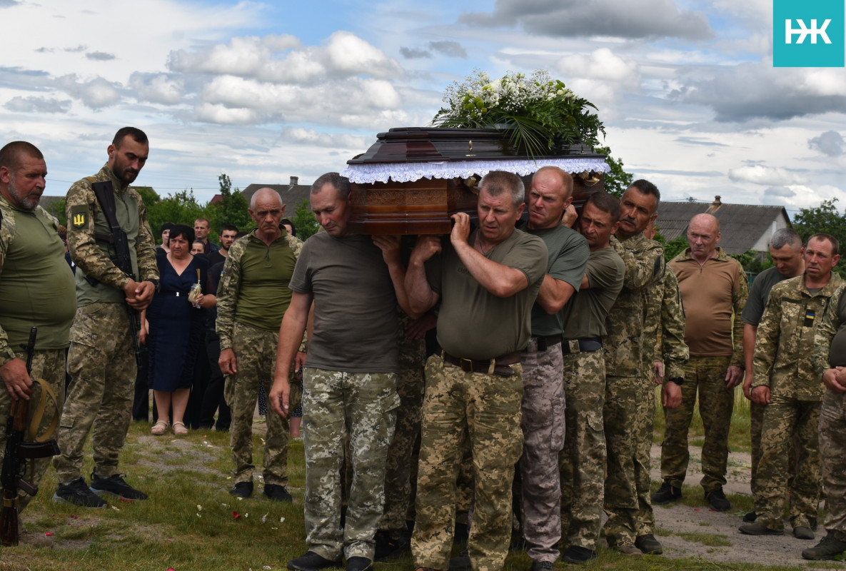 Навіки 22: на Волині усе село вийшло провести у вічність молодого Героя Артема Оласюка