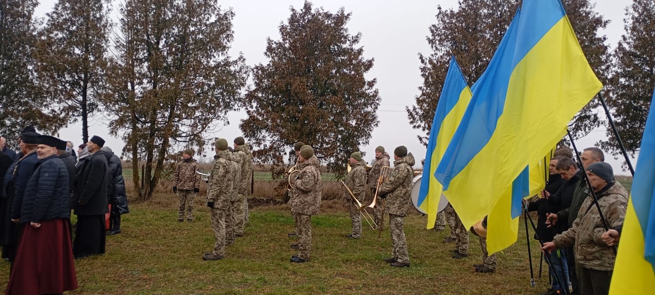 Без батька залишилося троє дітей: волиняни провели в останню дорогу Героя Тараса Парфенюка