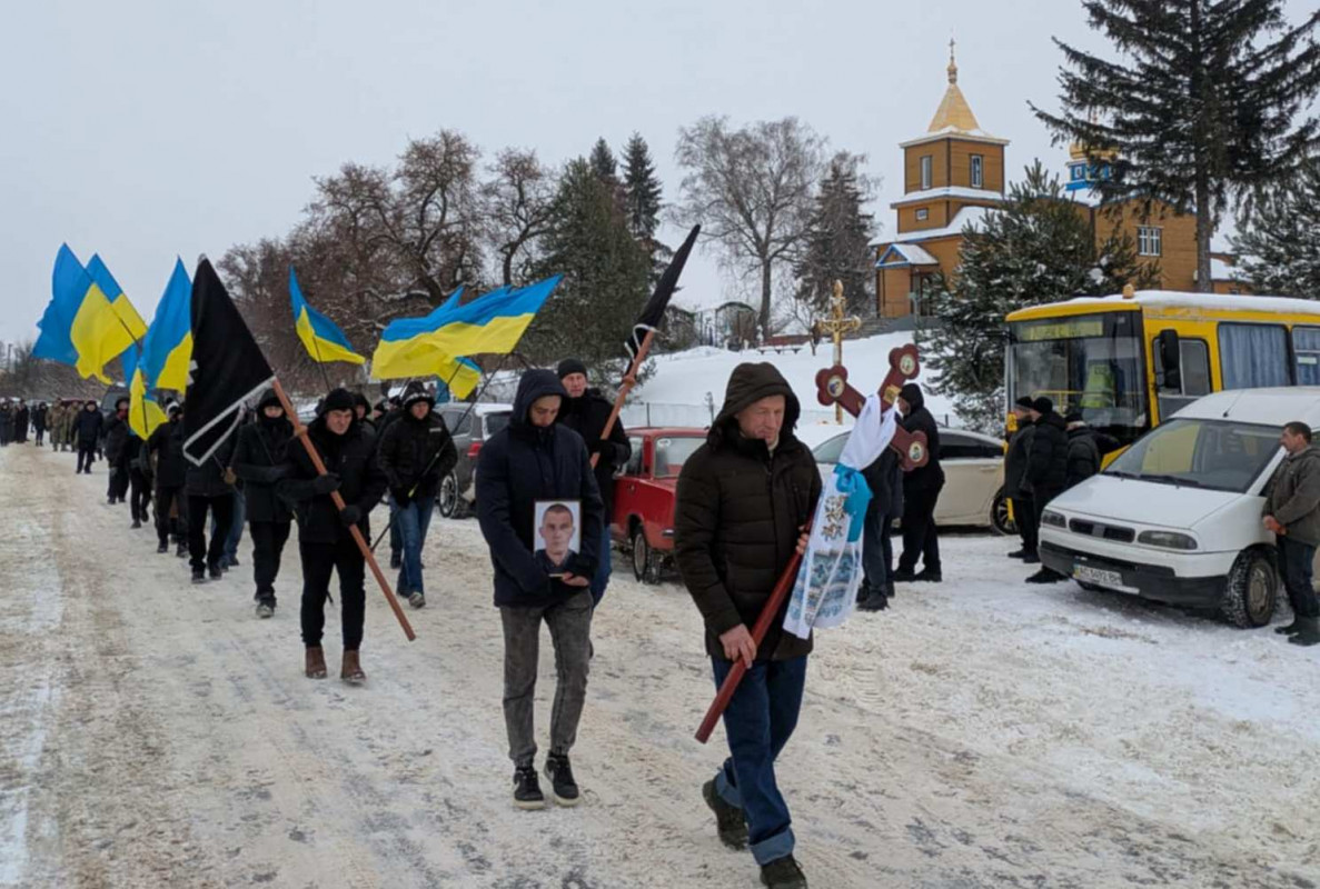 З перших днів війни став на захист України: на Волині провели в останню путь воїна Миколу Положевця