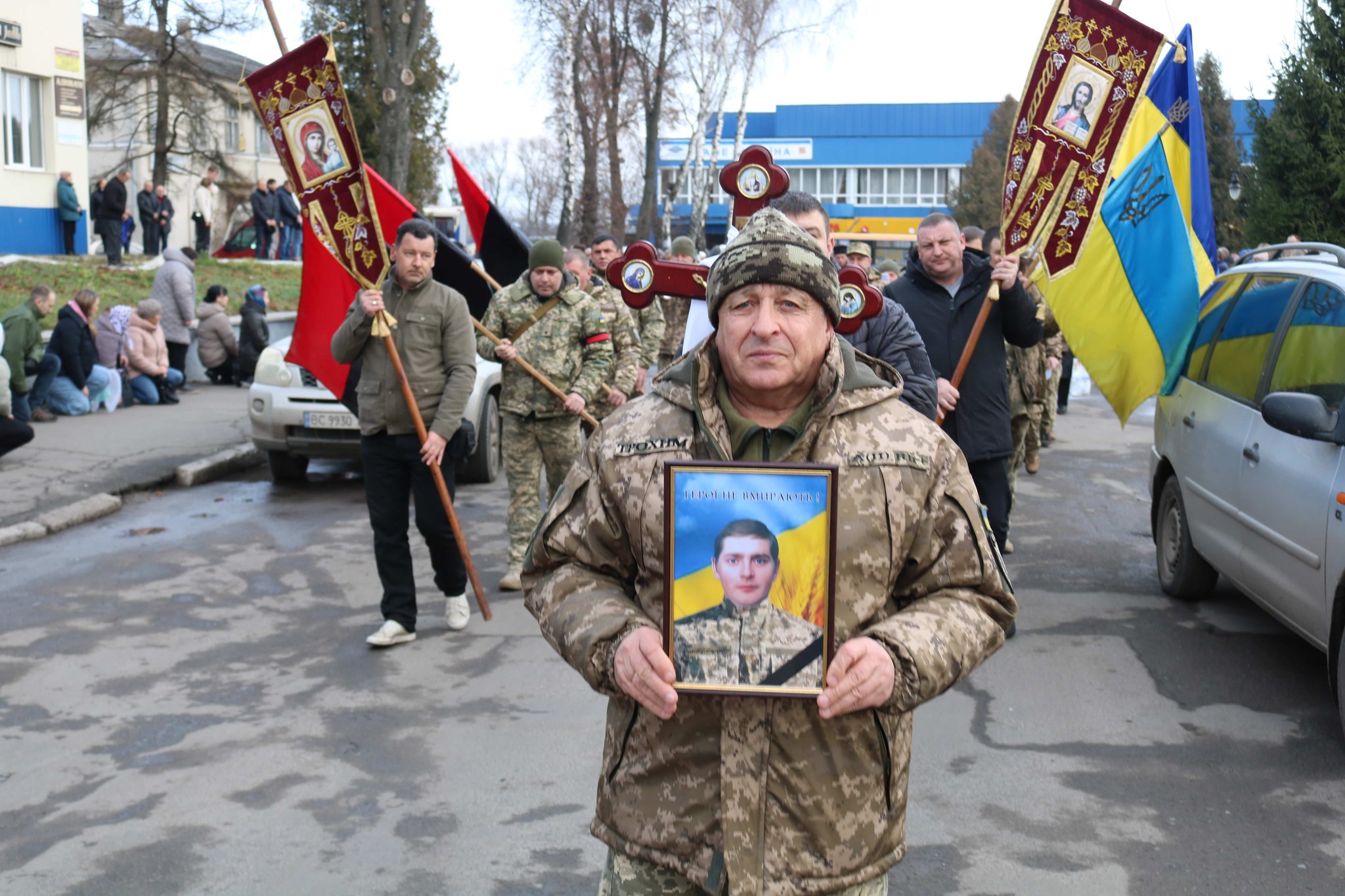 Понад рік вважався безвісти зниклим: у Луцькому районі поховали Героя Василя Цвілюка