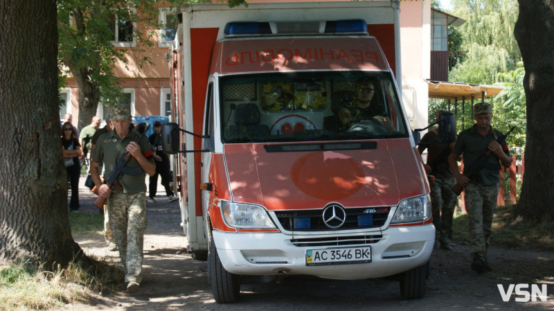 Рідні сподівалися, що в полоні, але дива не сталося: у Рожищі провели в останню путь воїна Миколу Катеринюка