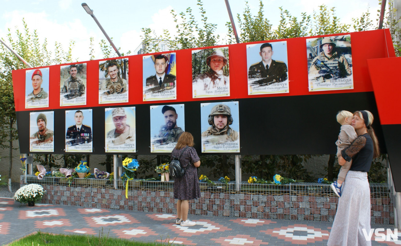 У Луцьку на території військового ліцею відкрили Алею пам’яті з портретами загиблих Героїв