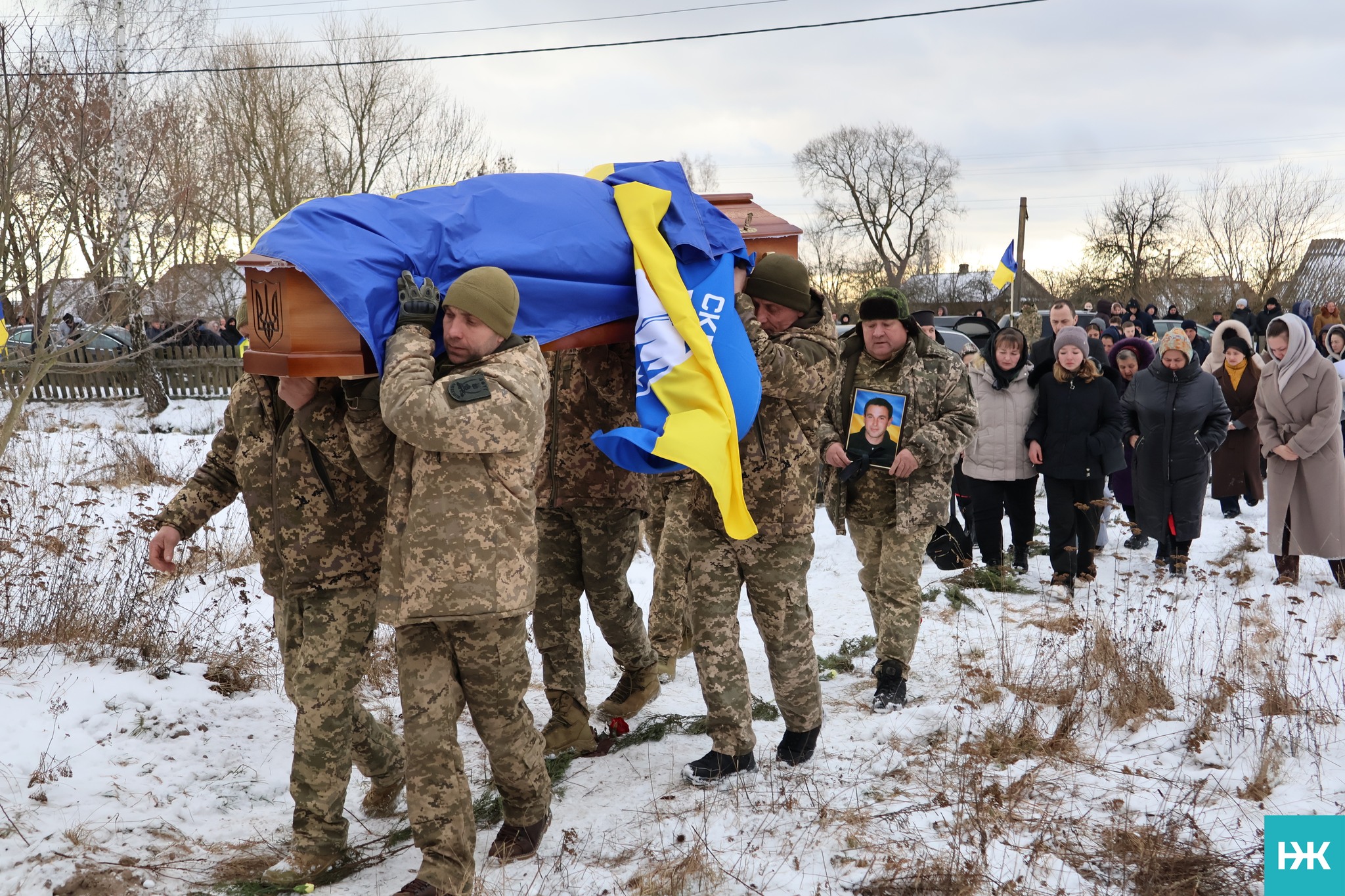Без батька залишилися п'ятеро дітей: на Волині в останню путь провели Героя, який вважався безвісти зниклим