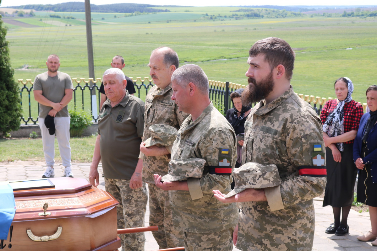 Понад 2 роки вважався зниклим безвісти: на Волині поховали воїна Віктора Миколайчука