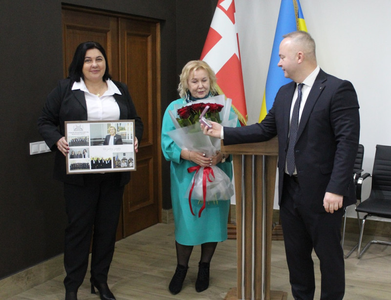 У Луцьку суддю урочисто провели у відставку