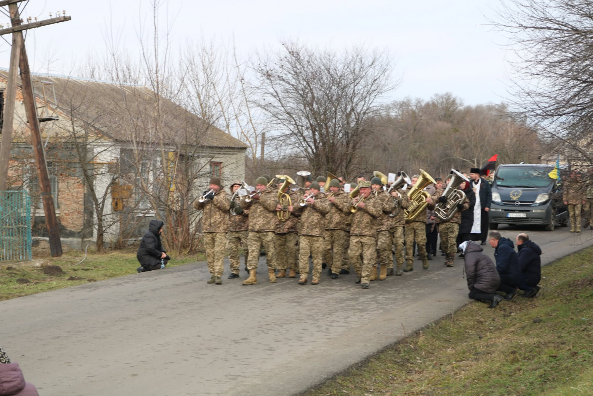 Захищав Україну ще з часів АТО: у Луцькому районі провели в останню путь Героя Романа Сербалюка