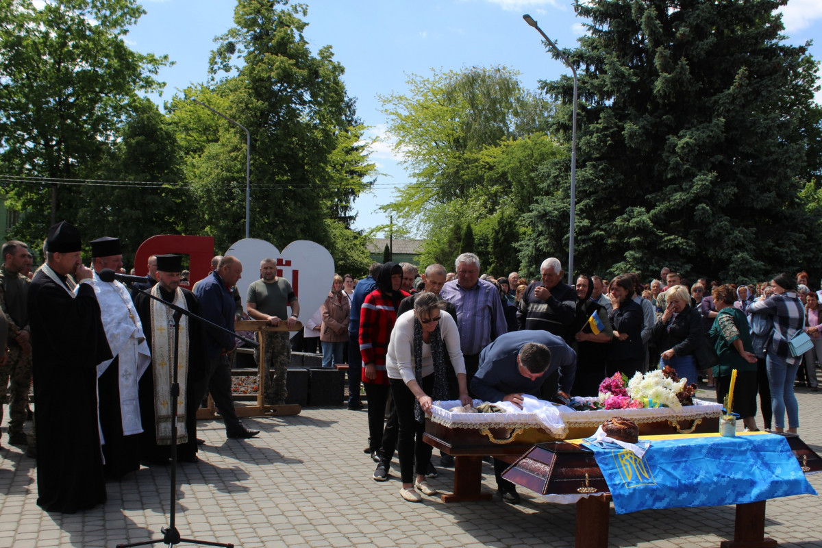 В бою отримав поранення, несумісні з життям: на Волині поховали Героя Сергія Дмитрука