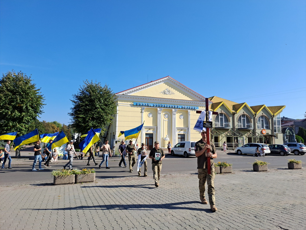 У страшному бою полягли усі побратими, які були разом з ним: на Волині попрощалися із 25-річним Героєм Денисом Андросюком