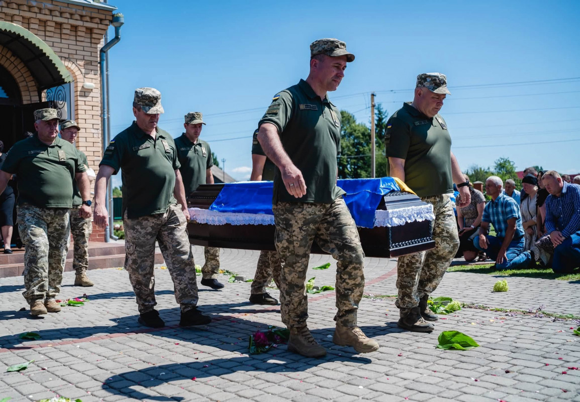 «На щиті» повернувся додому: на Волині поховали прикордонника Валентина Пірожика