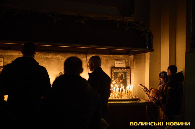Як у Луцьку освячували кошики напередодні Великодня