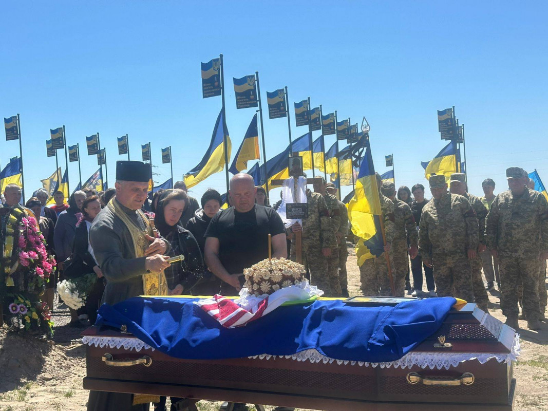 Не встиг створити сім’ю: на Волині в останню земну путь провели 28-річного Героя Миколу Шевчука