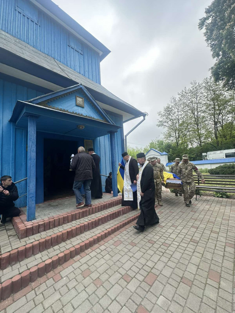 Устилузька громада попрощалася із захисником України Олександром Сачуком