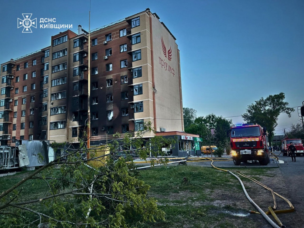 Вночі РФ завдала масованого комбінованого удару по Києву - є жертви, сильні пожежі та руйнування