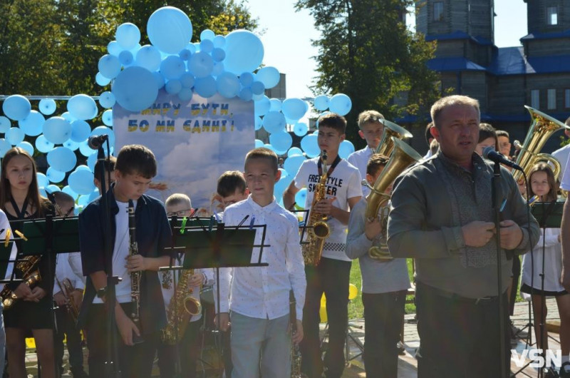 В місті на Волині на благодійному святі зібрали майже 150 тисяч гривень для ЗСУ. Фоторепортаж