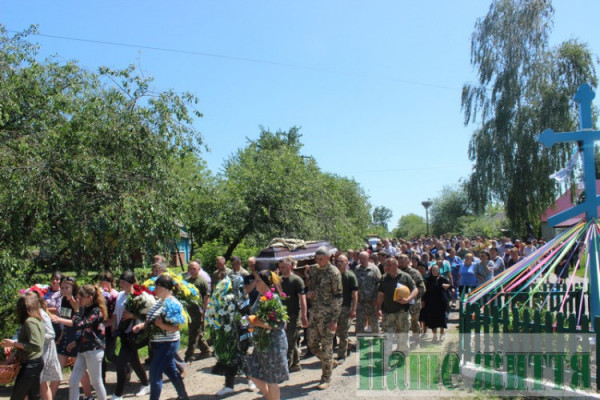 Тиждень не дожив до свого 23-річчя: на Волині поховали Героя