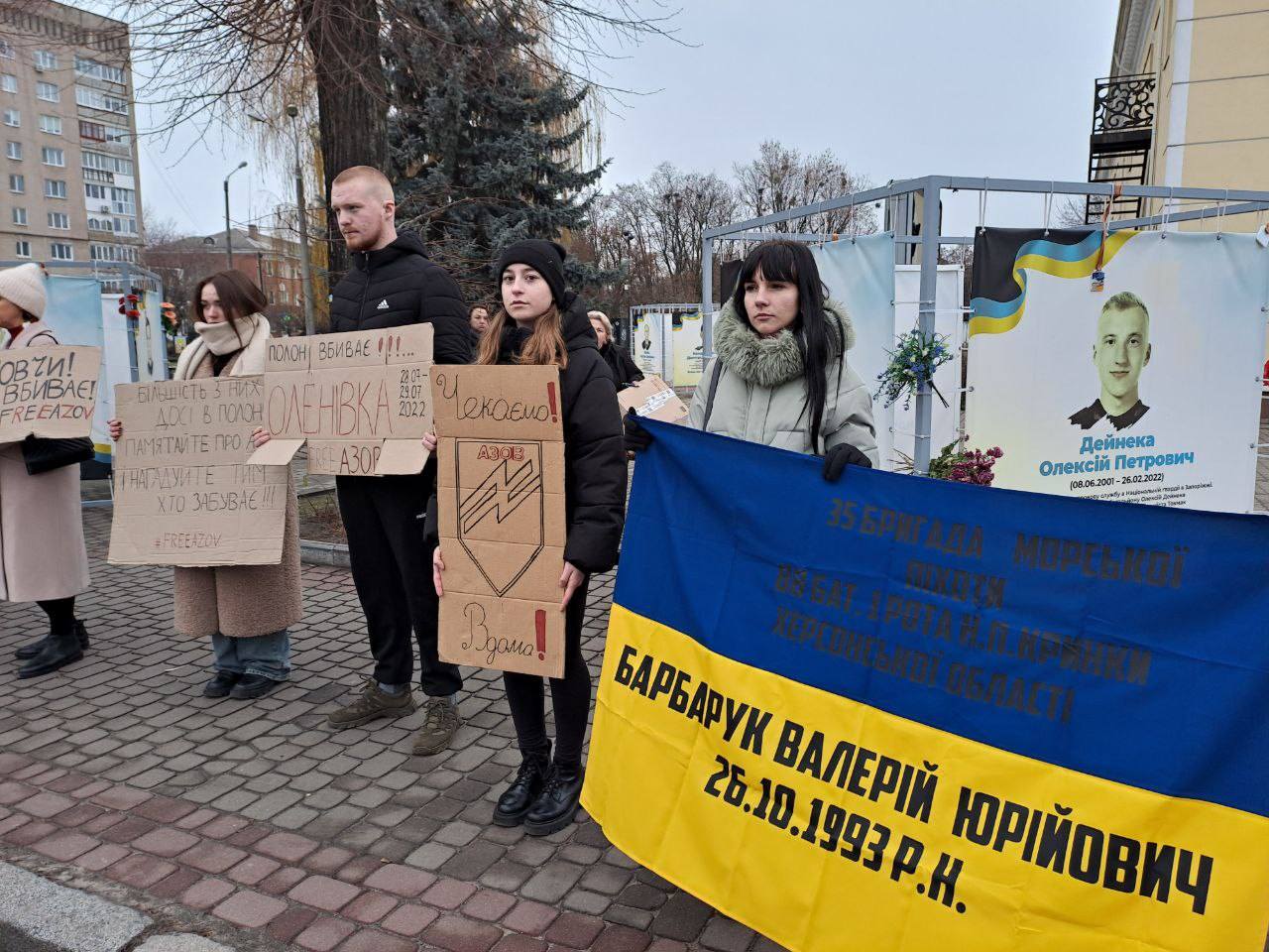 «Не мовчи! Полон вбиває»: на Волині пройшла акція підтримки полонених бійців полку «Азов»