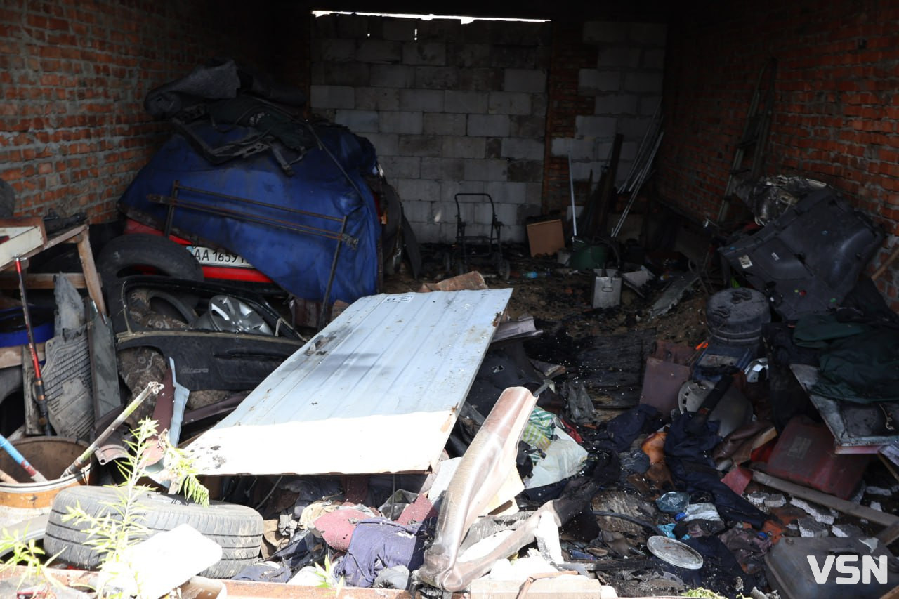 Внаслідок вибуху зруйновано 16 гаражів і пошкоджено щонайменше 5 автомобілів: репортаж з епіцентру ворожої атаки на Луцьк