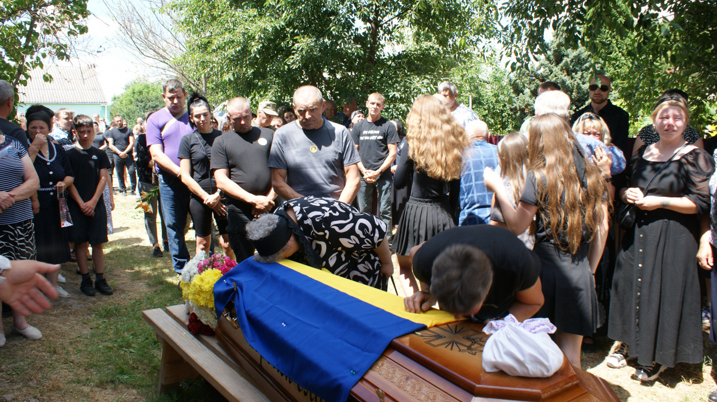 «За його голову окупанти обіцяли винагороду»: на Волині попрощалися з легендарним розвідником Віктором Зенцом
