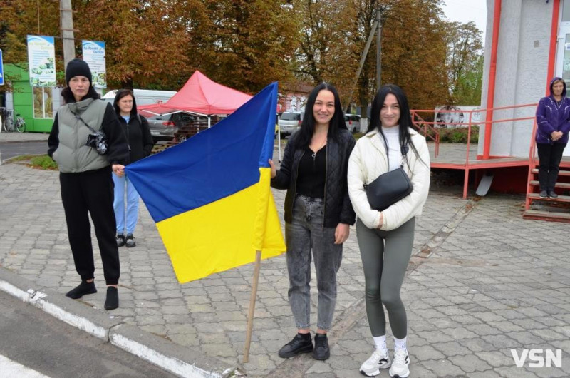 Життя зупинилося на хвилину: у прикордонному місті на Волині вшанували тих, хто загинув від війни