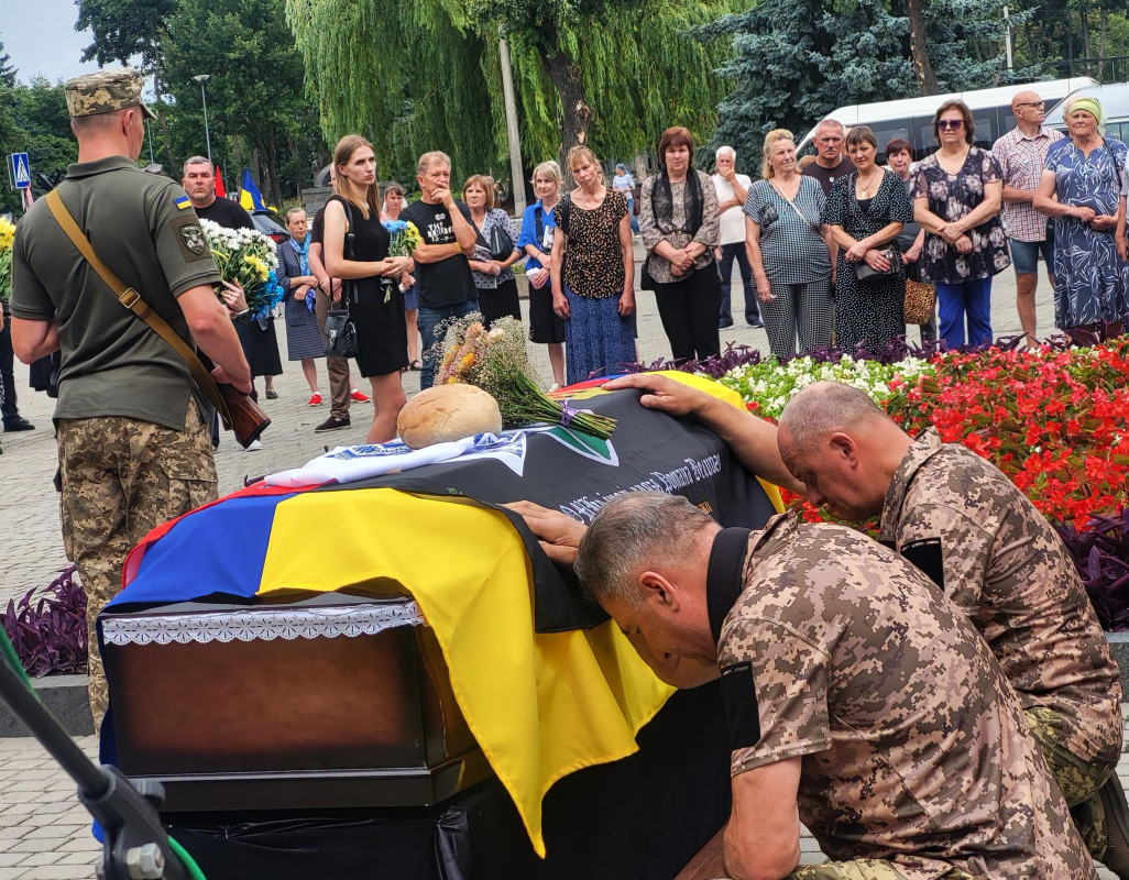 Життя обірвала війна за кілька місяців до 50-річчя: на Волині попрощалися із Героєм Віталієм Мартинюком